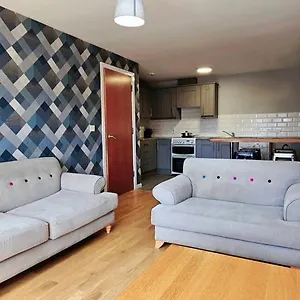 In Centre - Sleeps 5 People Belfast